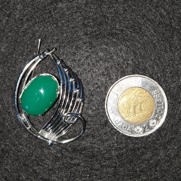 Vintage Green Chalcedony (Onyx) Silver-Tone Brooch – Sculptural Statement Design - Picture 8 of 9